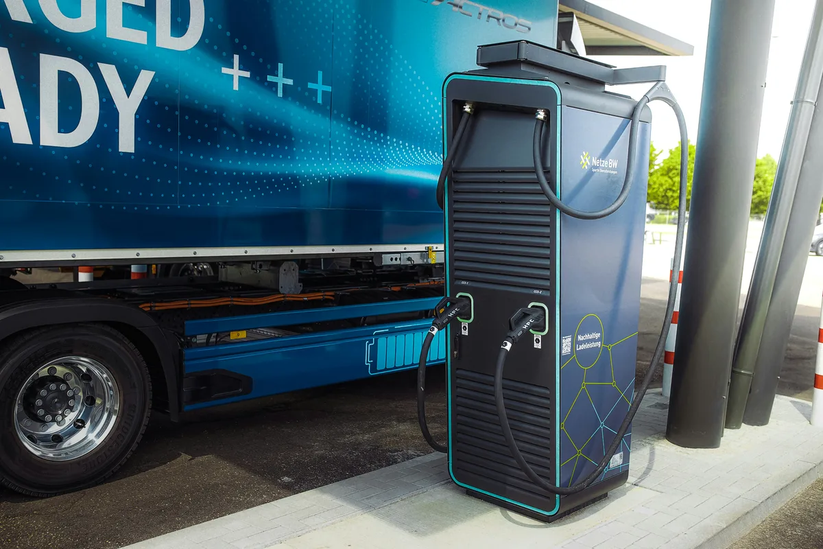 RV Charging & Fresh-Water / Dump-Station Finder (2026)