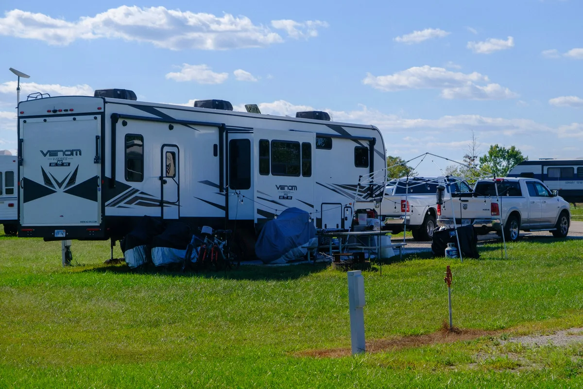 RV Sewage, Dump-Station & Black/Gray-Tank Laws by State (2026): 50-State Illegal-Dumping Penalties